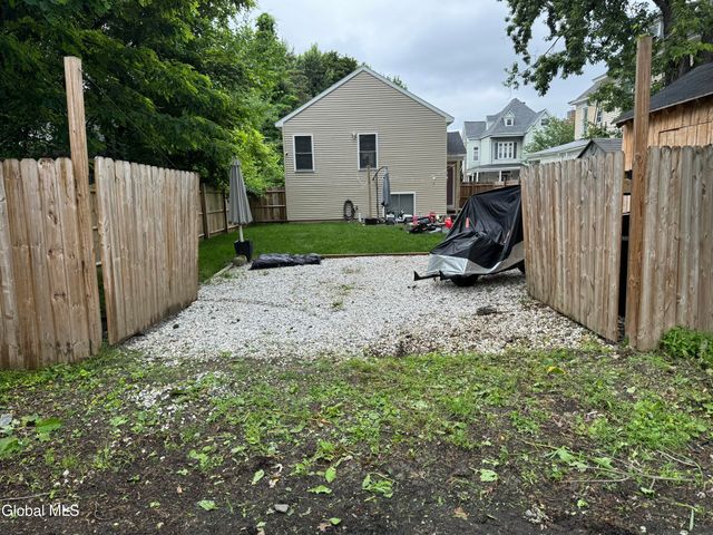562 3rd Avenue, Troy, NY 12182