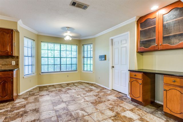 801 Larkspur Lane, Fort Worth, TX 76112