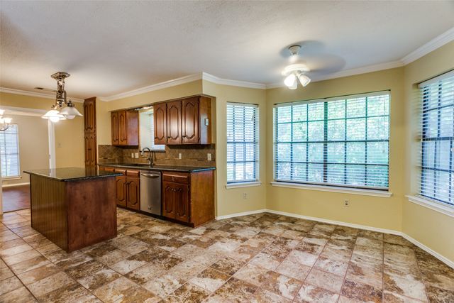 801 Larkspur Lane, Fort Worth, TX 76112