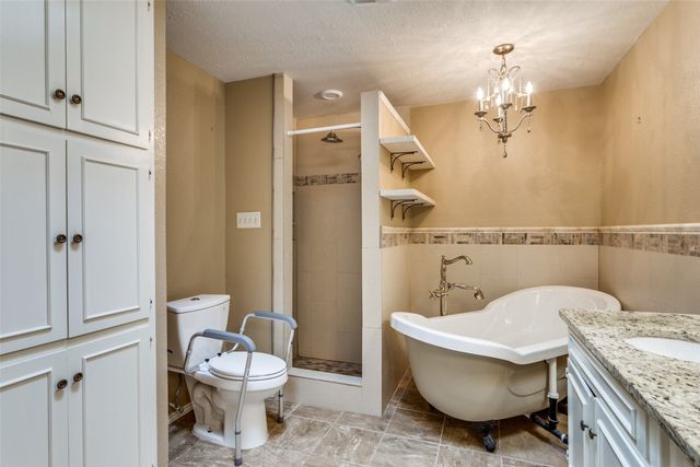801 Larkspur Lane, Fort Worth, TX 76112