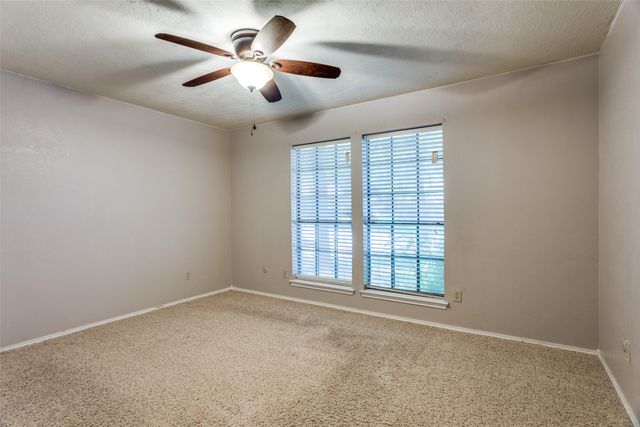 801 Larkspur Lane, Fort Worth, TX 76112