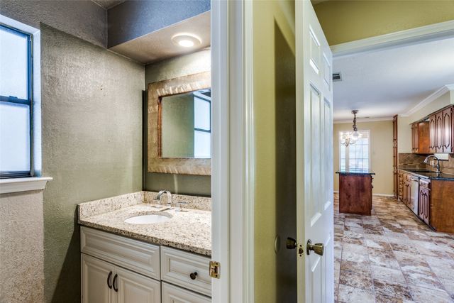801 Larkspur Lane, Fort Worth, TX 76112