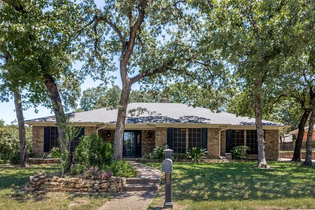 801 Larkspur Lane, Fort Worth, TX 76112