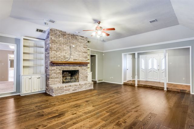 801 Larkspur Lane, Fort Worth, TX 76112