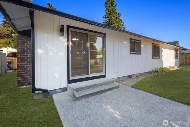 8034 S Alaska Street, Tacoma, WA 98408