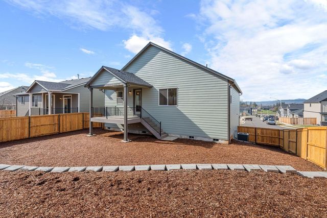 671 Old Waverly Way 21, Eagle Point, OR 97524