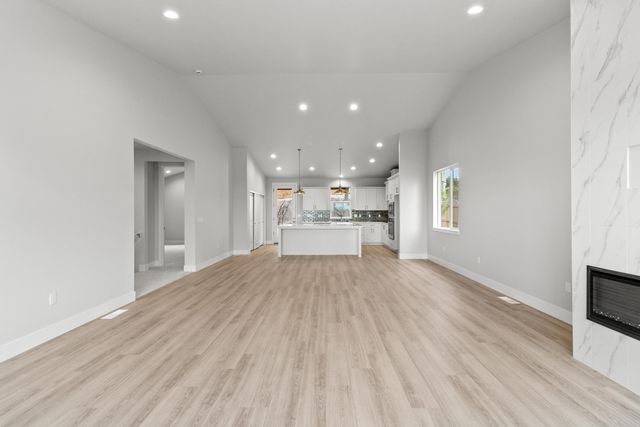 671 Old Waverly Way 21, Eagle Point, OR 97524