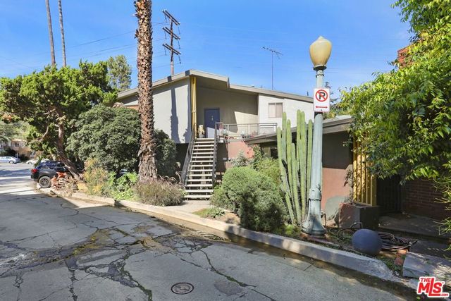 3765 Arbolada Road, Los Angeles, CA 90027