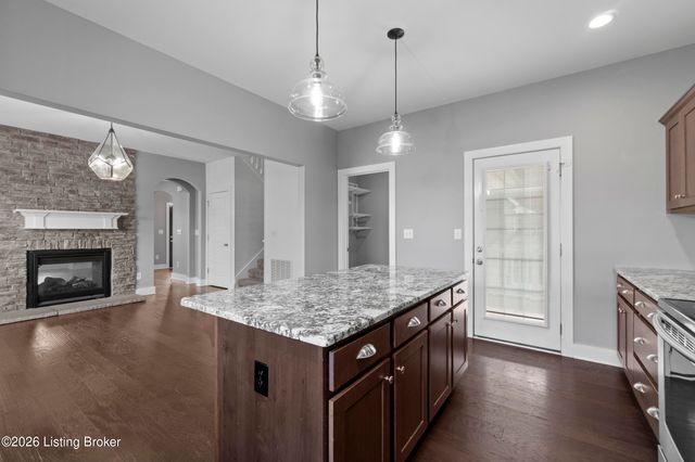 182 Washington Commons Dr, Mt Washington, KY 40047