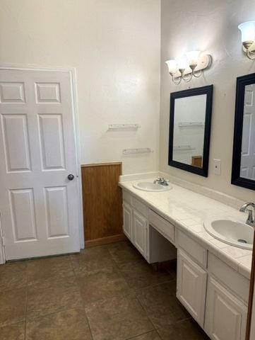 306 Cimarron Trail, Irving, TX 75063