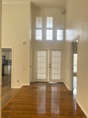 306 Cimarron Trail, Irving, TX 75063