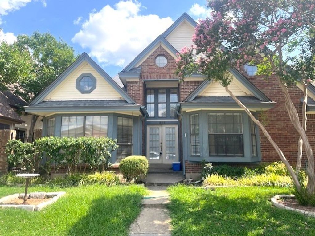 306 Cimarron Trail, Irving, TX 75063