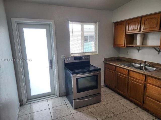 1261 NW 24th St 2, Miami, FL 33142