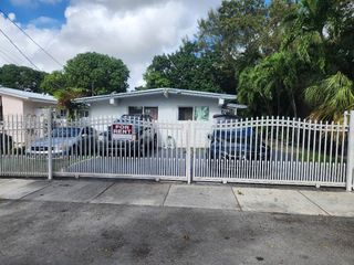 1261 NW 24th St 2, Miami, FL 33142