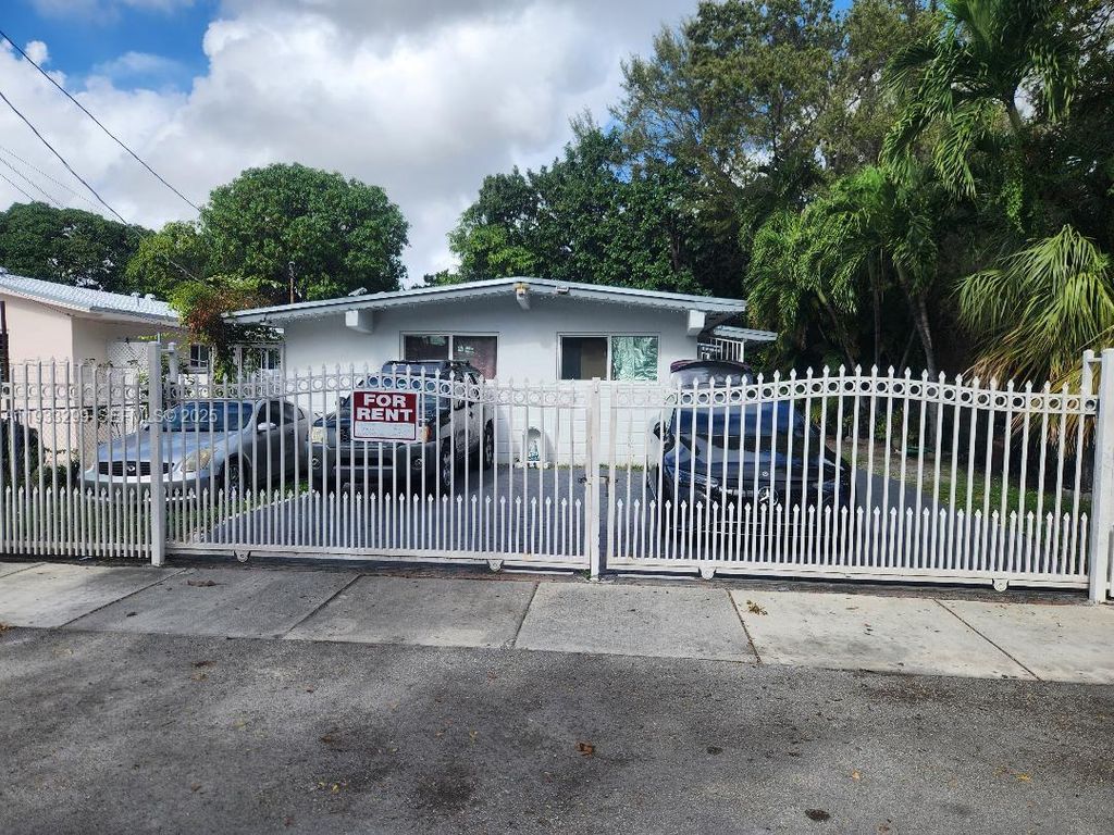 1261 NW 24th St 2, Miami, FL 33142
