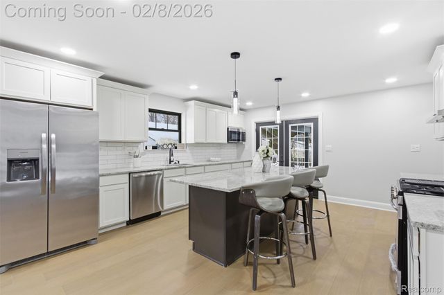 23708 E Lexington Avenue E, Eastpointe, MI 48021