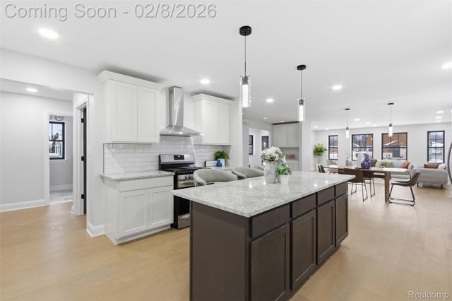 23708 E Lexington Avenue E, Eastpointe, MI 48021