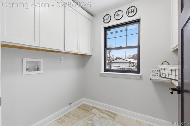 23708 E Lexington Avenue E, Eastpointe, MI 48021