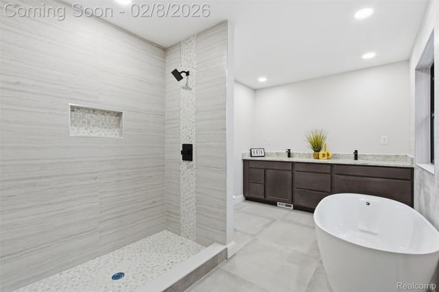 23708 E Lexington Avenue E, Eastpointe, MI 48021