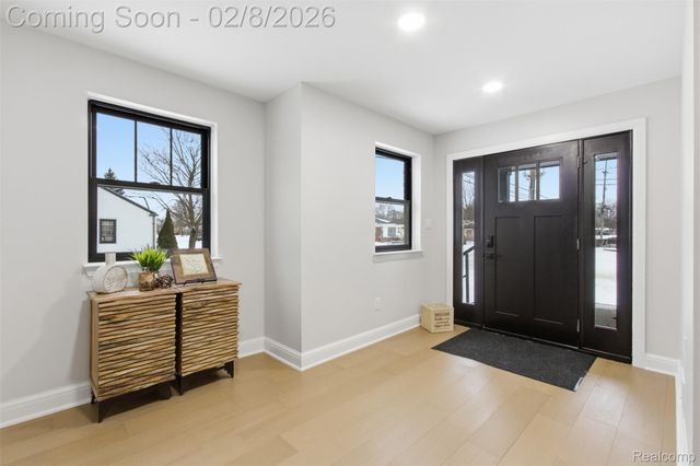 23708 E Lexington Avenue E, Eastpointe, MI 48021