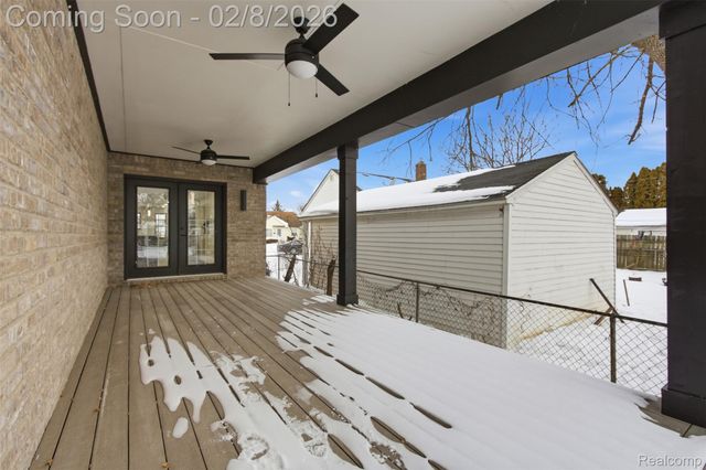 23708 E Lexington Avenue E, Eastpointe, MI 48021