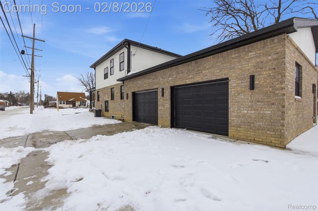 23708 E Lexington Avenue E, Eastpointe, MI 48021