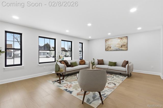 23708 E Lexington Avenue E, Eastpointe, MI 48021