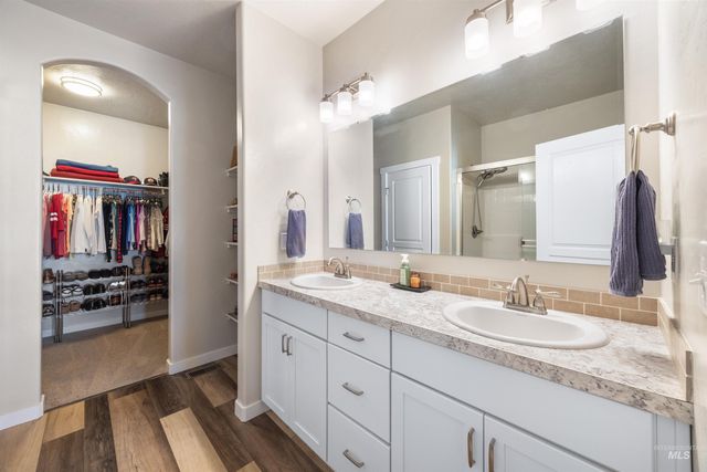 4202 W Peak Cloud Dr, Meridian, ID 83642