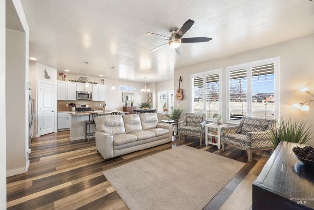 4202 W Peak Cloud Dr, Meridian, ID 83642