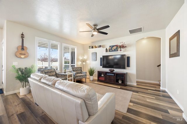 4202 W Peak Cloud Dr, Meridian, ID 83642