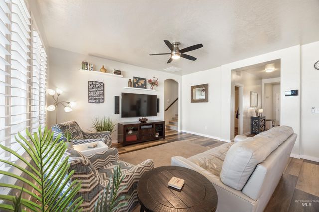 4202 W Peak Cloud Dr, Meridian, ID 83642