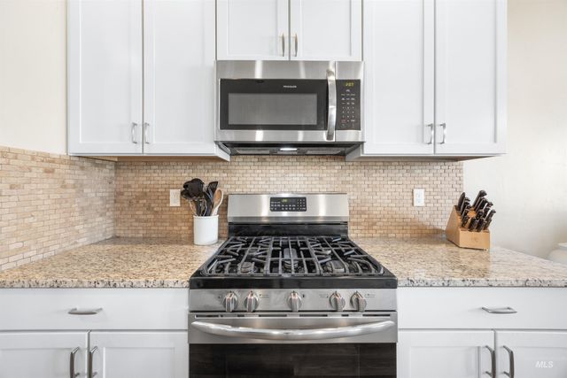 4202 W Peak Cloud Dr, Meridian, ID 83642