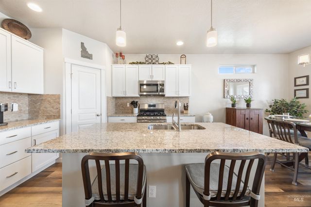 4202 W Peak Cloud Dr, Meridian, ID 83642