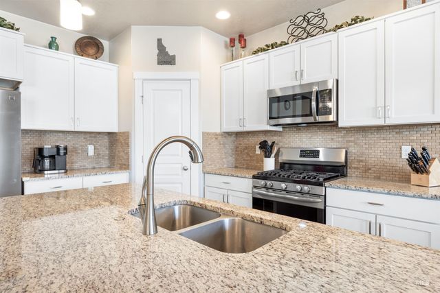 4202 W Peak Cloud Dr, Meridian, ID 83642