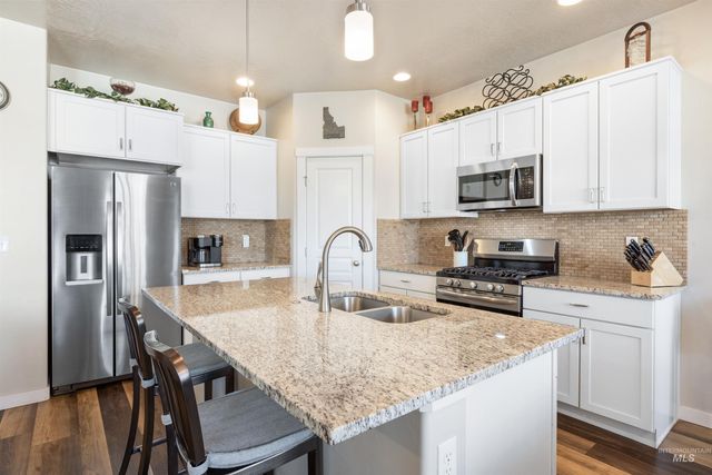 4202 W Peak Cloud Dr, Meridian, ID 83642