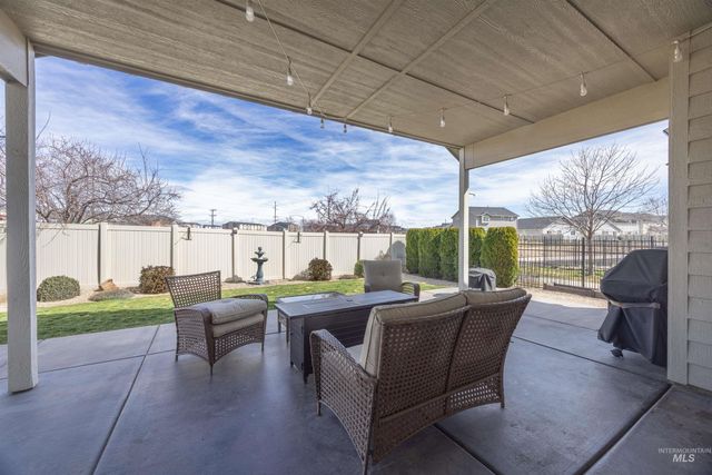 4202 W Peak Cloud Dr, Meridian, ID 83642