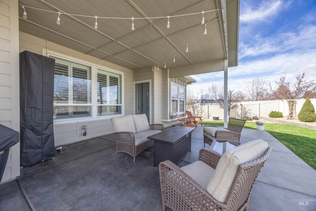 4202 W Peak Cloud Dr, Meridian, ID 83642