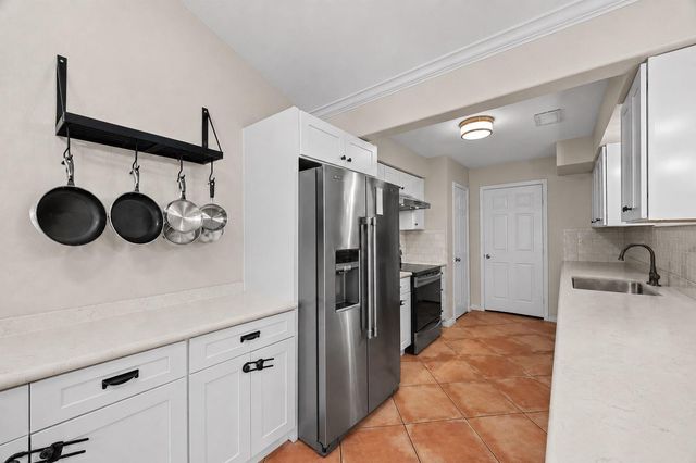 16119 La Avenida Drive, Houston, TX 77062