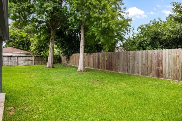 16119 La Avenida Drive, Houston, TX 77062