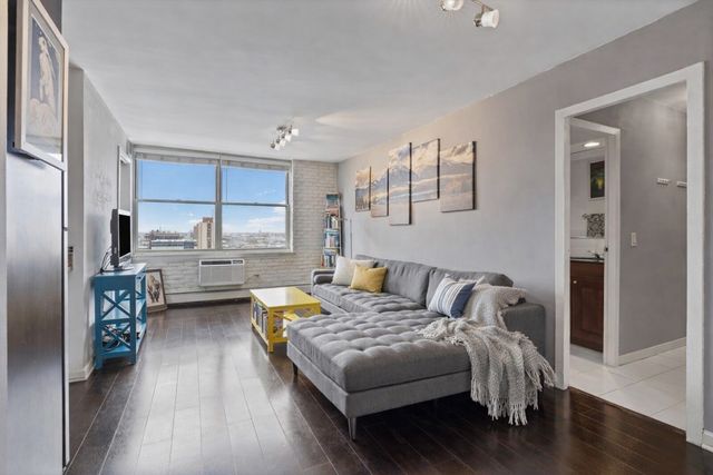 3033 N Sheridan Road 1608, Chicago, IL 60657