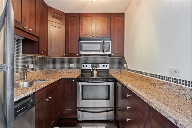 3033 N Sheridan Road 1608, Chicago, IL 60657