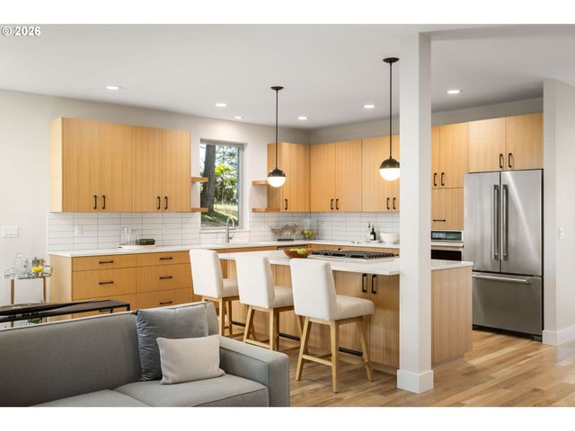 2969 CAPITAL Dr, Eugene, OR 97403