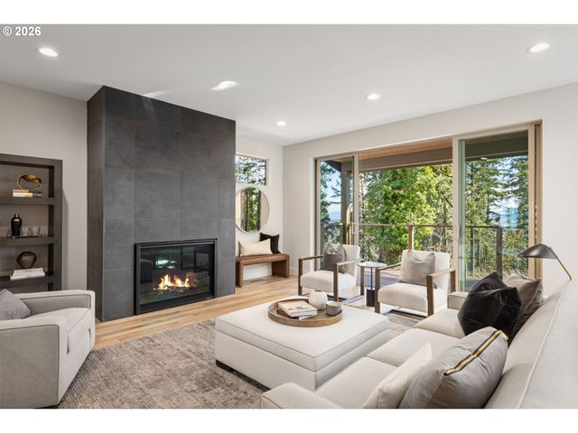 2969 CAPITAL Dr, Eugene, OR 97403