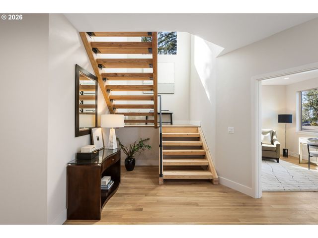 2969 CAPITAL Dr, Eugene, OR 97403