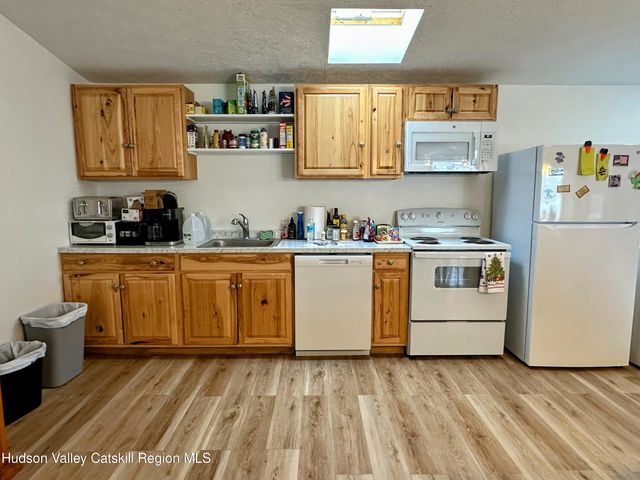 4 Delaware Avenue, Hudson, NY 12534