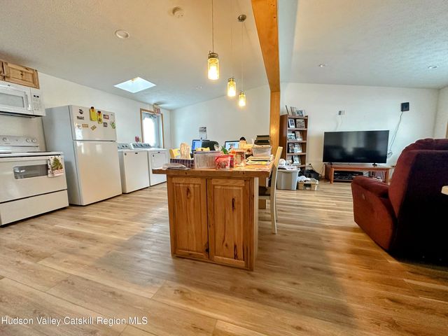 4 Delaware Avenue, Hudson, NY 12534