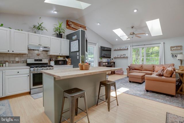 3 GRANDIE LN, Boston, VA 22713