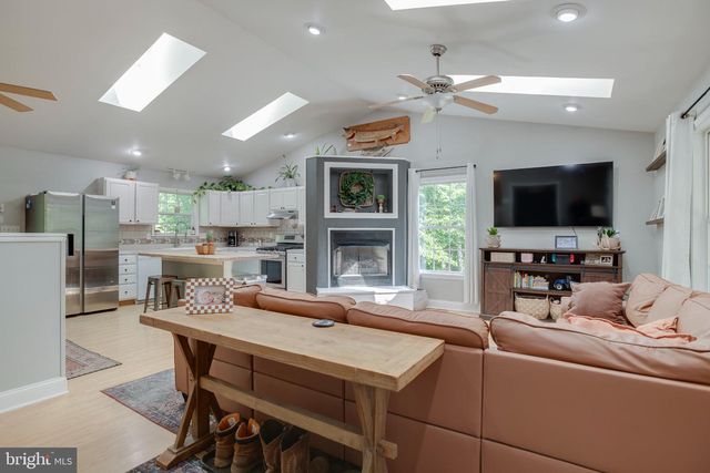 3 GRANDIE LN, Boston, VA 22713