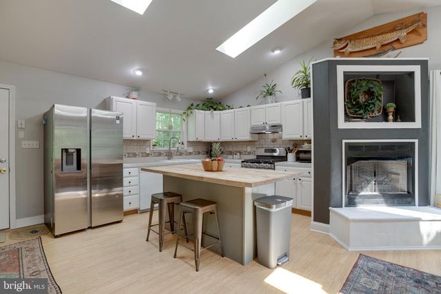3 GRANDIE LN, Boston, VA 22713