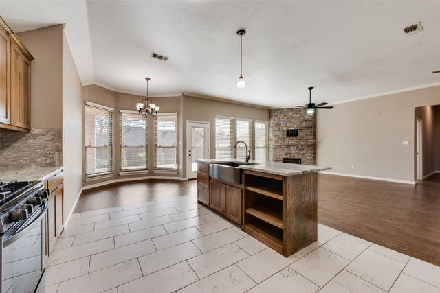 405 Arbor Lawn Drive, Burleson, TX 76028